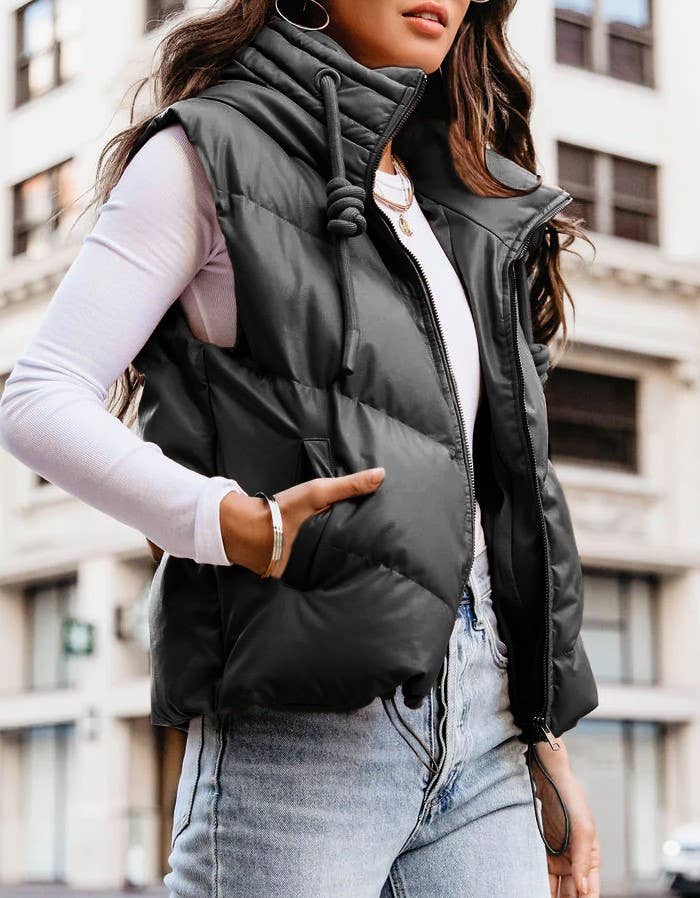 HIDDENBRAND - Short Hooded Down Sleeveless Vest: Camel / S