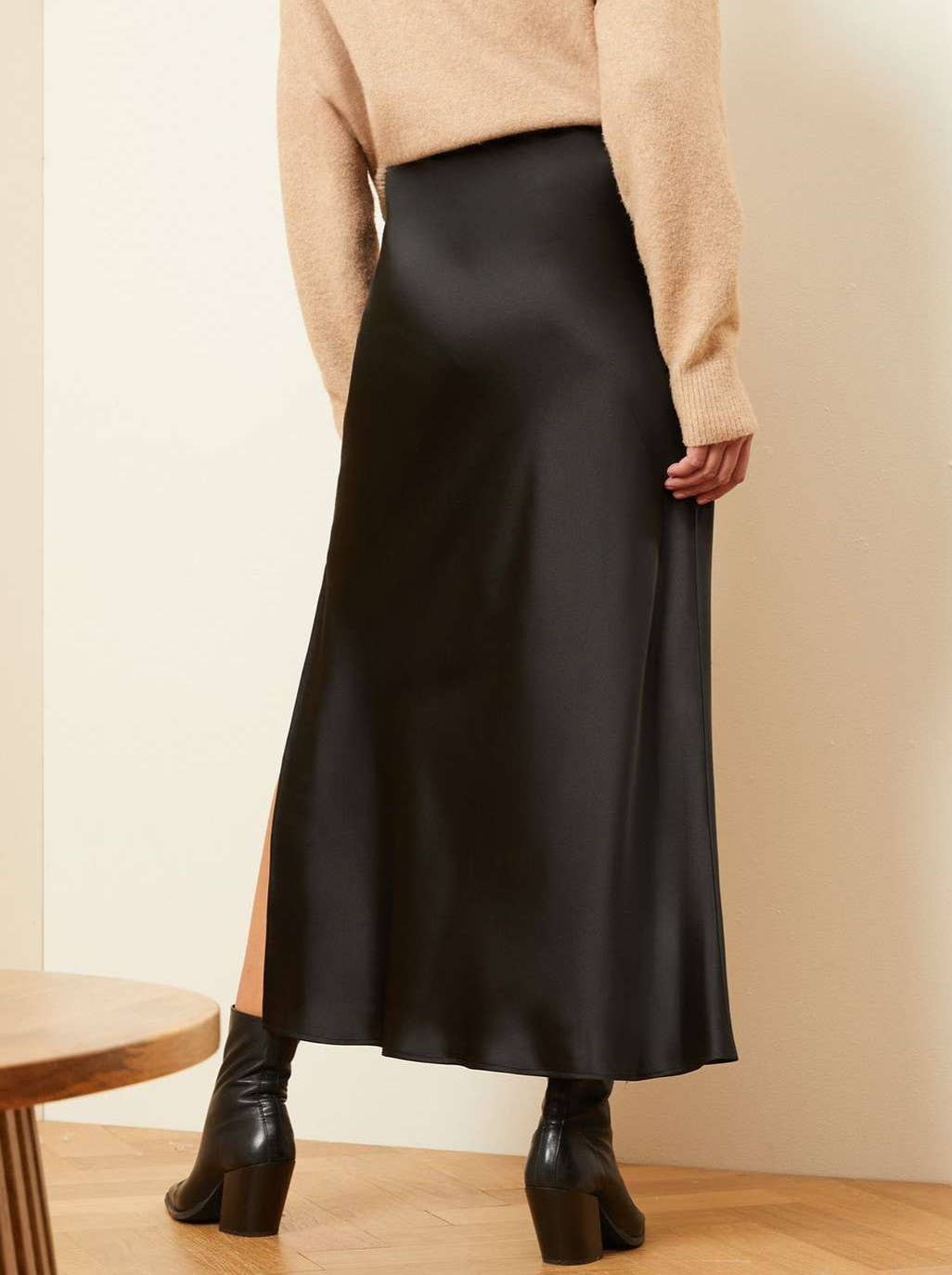 HIDDENBRAND - Satin Elasticated High-Waisted Slit Maxi Skirt: Black / S