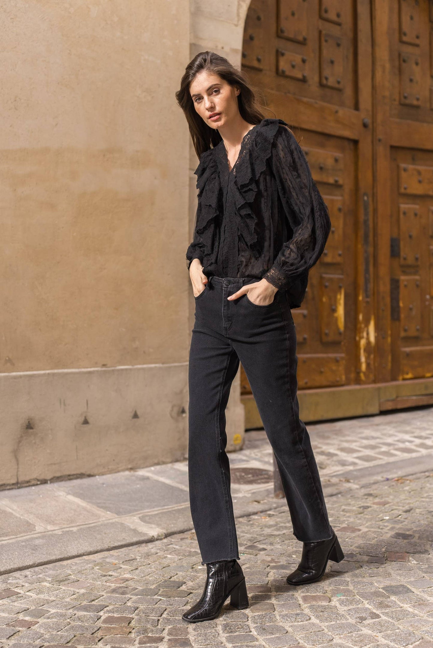 CHOKLATE PARIS - Jeanne lace blouse with ruffled collar - 81022