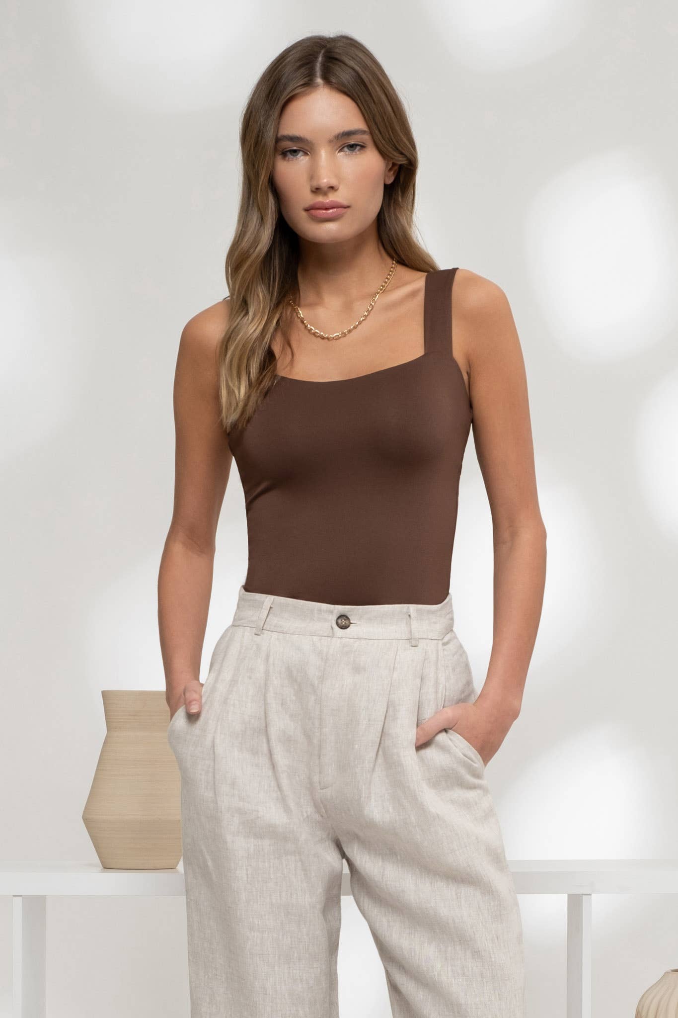 The Workshop Studio - REVERSIBLE SQUARE NECK SEAMLESS CAMI: BLACK
