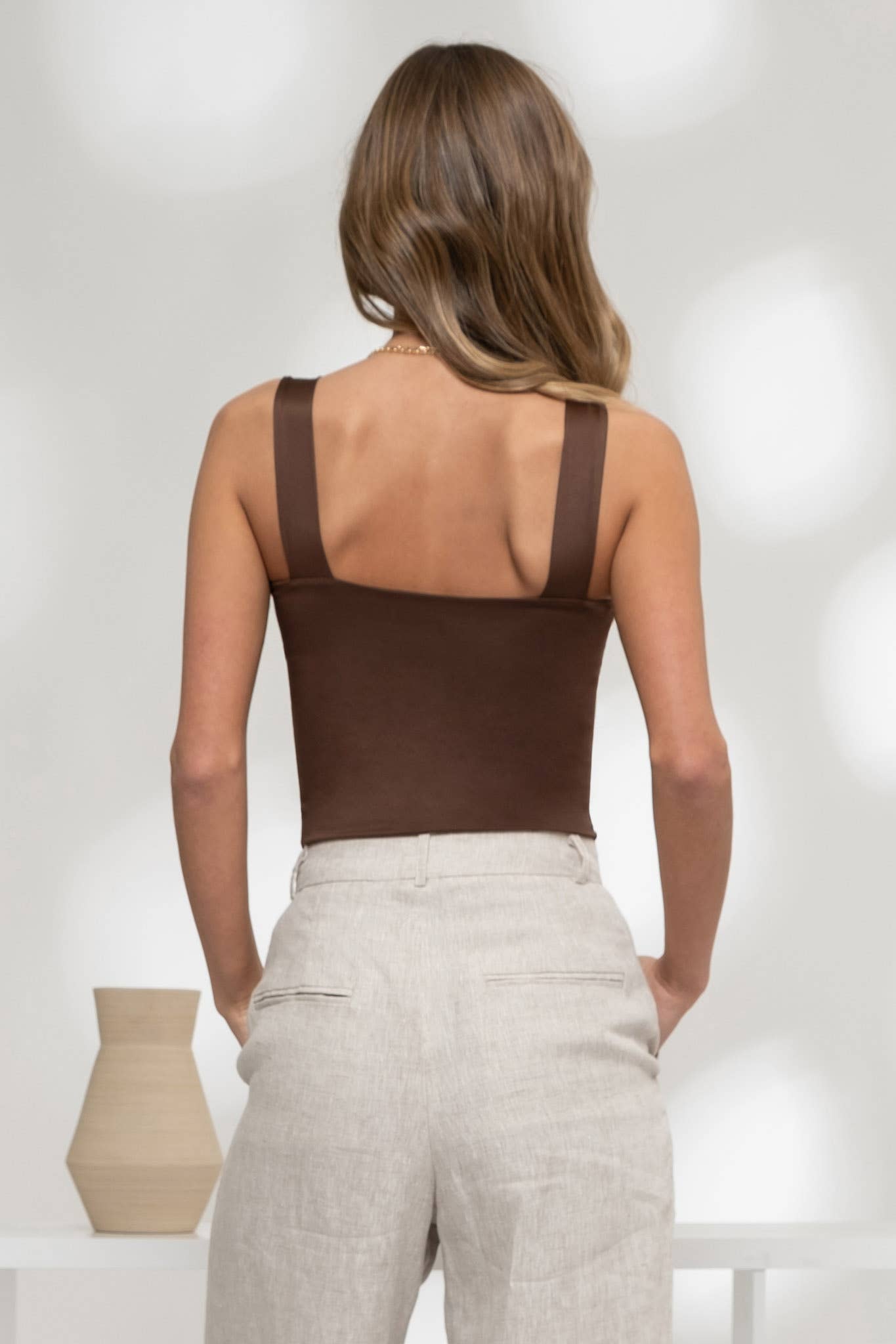 The Workshop Studio - REVERSIBLE SQUARE NECK SEAMLESS CAMI: BLACK