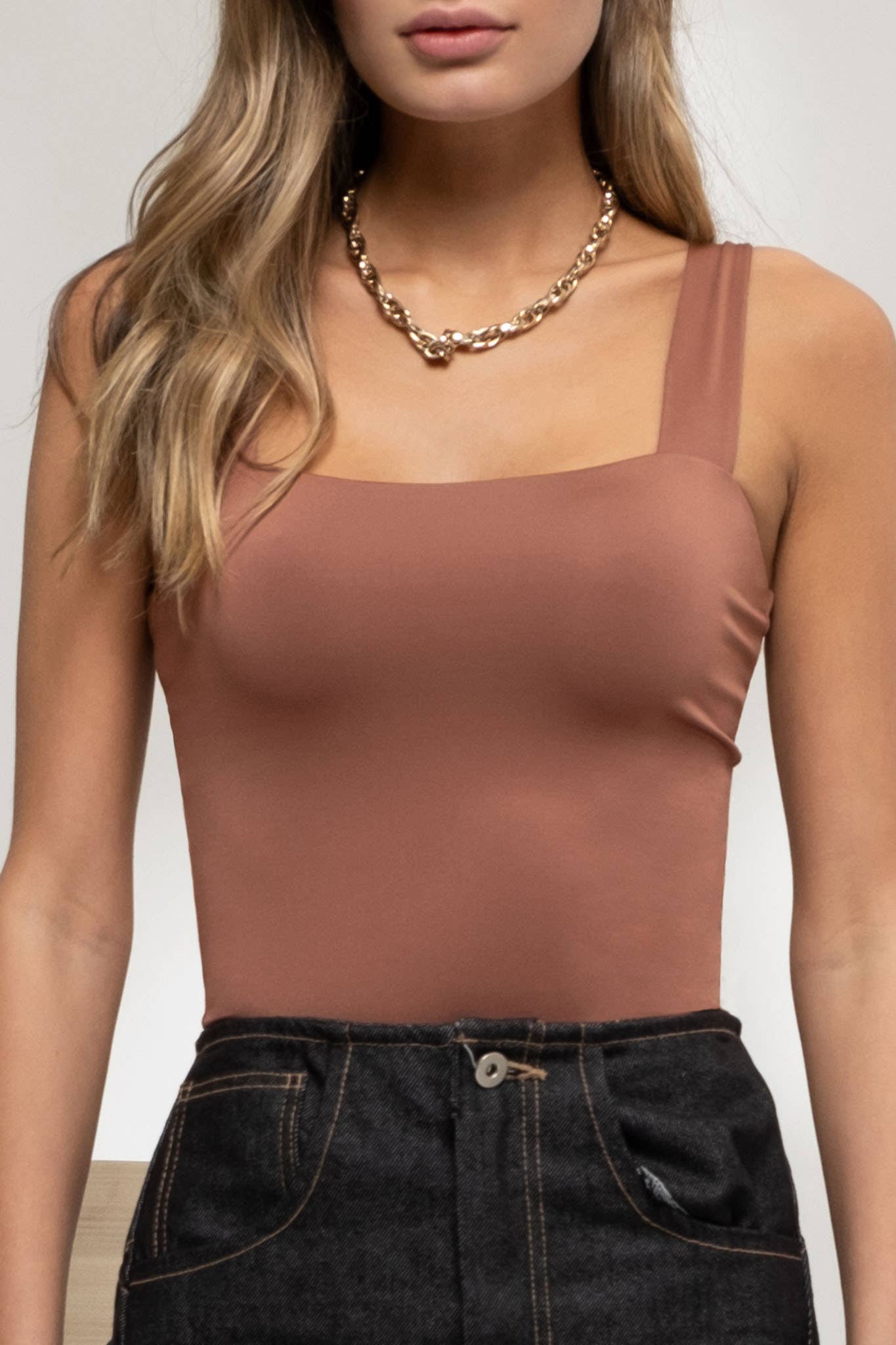 The Workshop Studio - REVERSIBLE SQUARE NECK SEAMLESS CAMI: BLACK