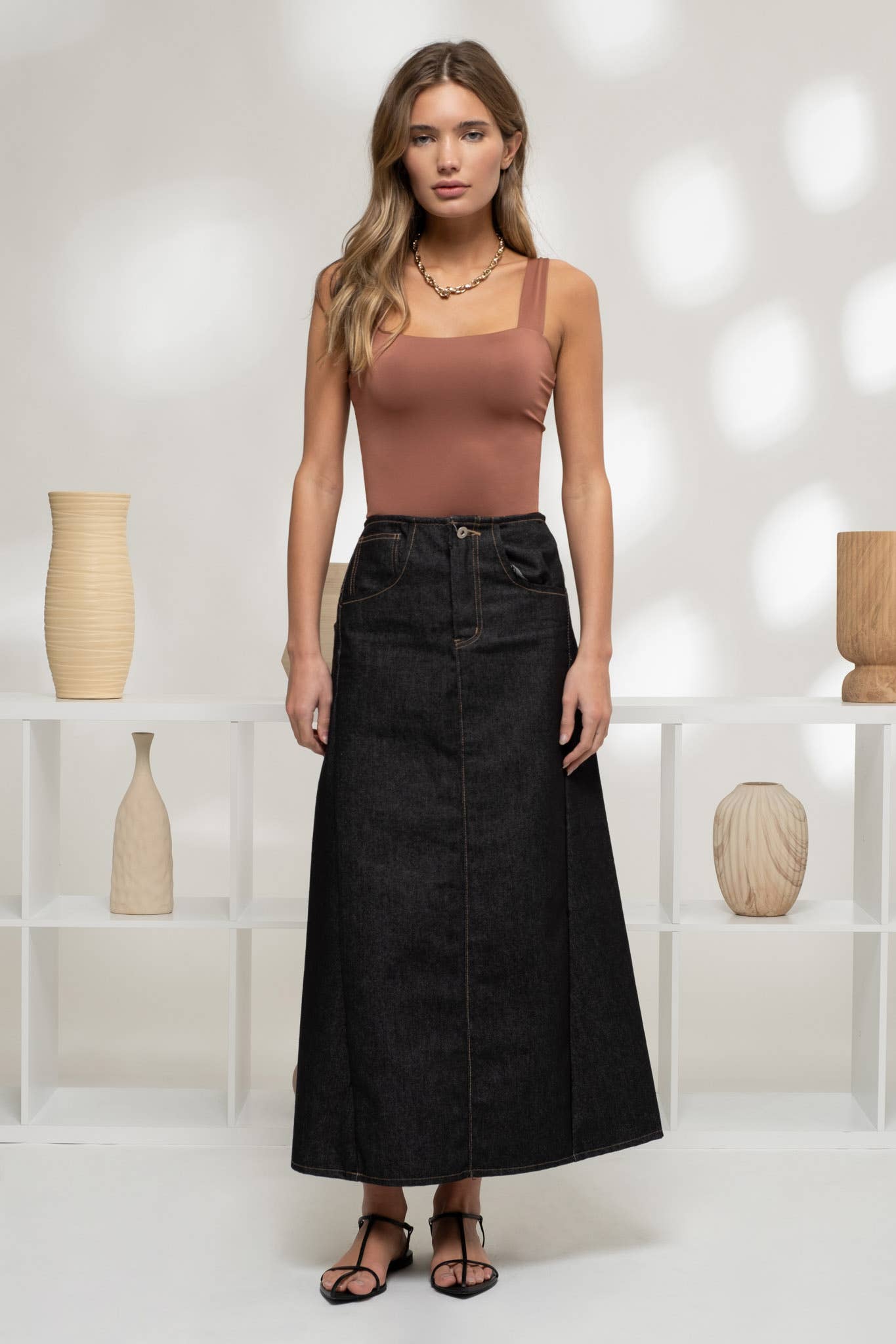 The Workshop Studio - REVERSIBLE SQUARE NECK SEAMLESS CAMI: BLACK