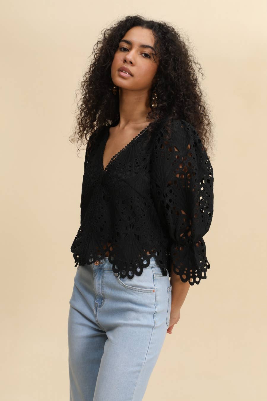 CHOKLATE PARIS - Selena guipure lace crop blouse - 81010