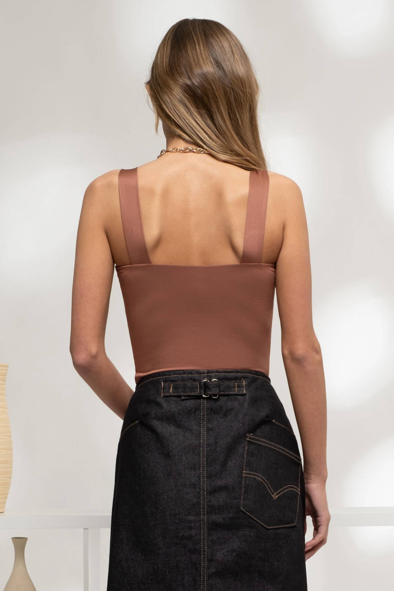 The Workshop Studio - REVERSIBLE SQUARE NECK SEAMLESS CAMI: BLACK
