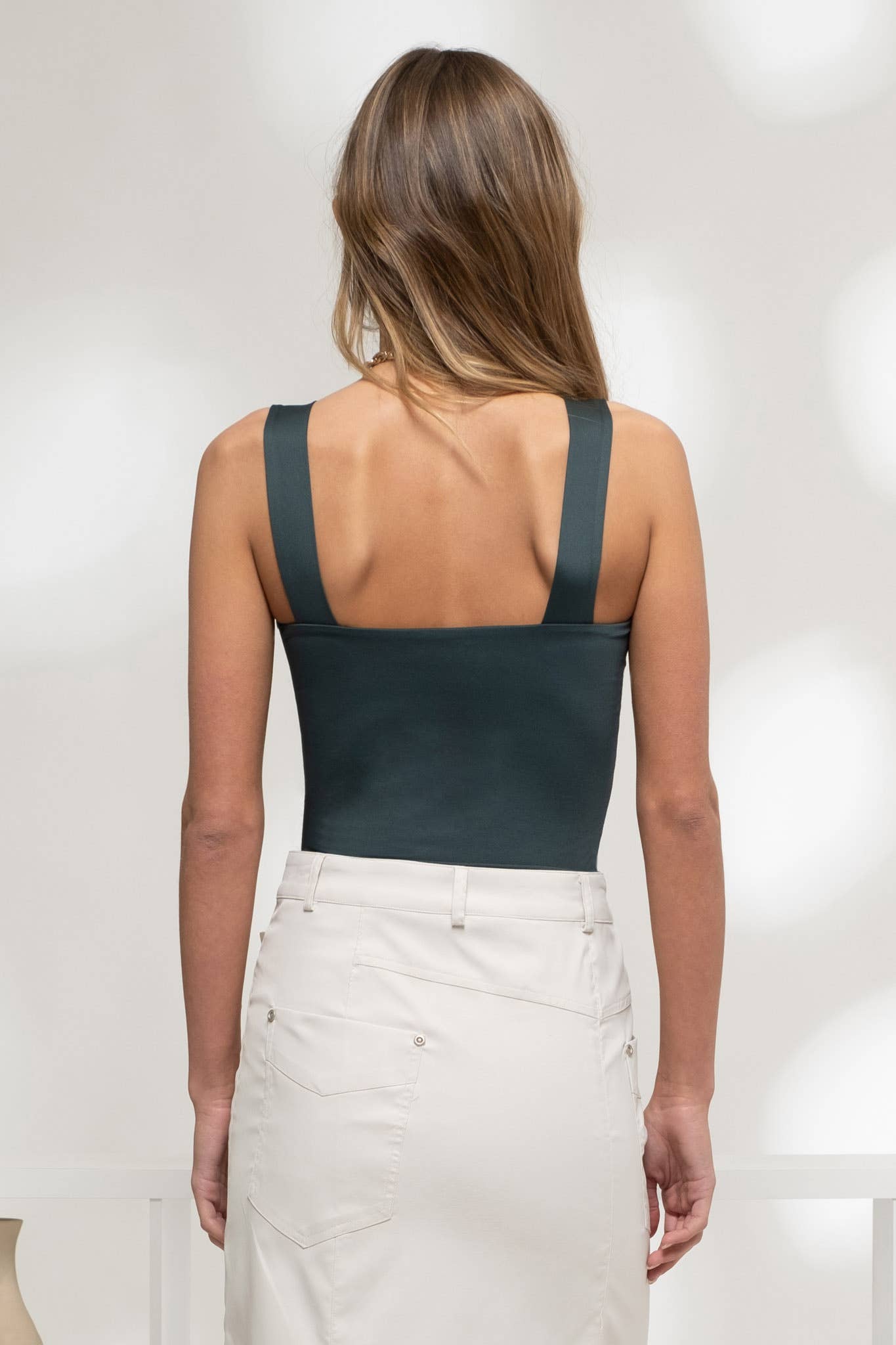 The Workshop Studio - REVERSIBLE SQUARE NECK SEAMLESS CAMI: BLACK
